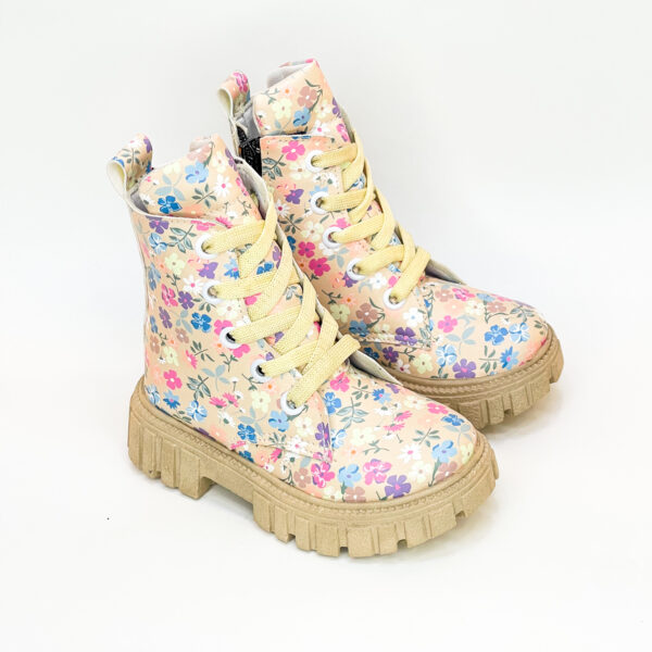 بياده طباعة ورد لون بيج _ Boots with floral print beige color
