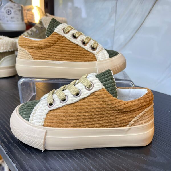⁦سنيكر تيكا ألوان زيتي \ هافان _ Tika sneaker olive green \ havana colors⁩ - الصورة ⁦2⁩